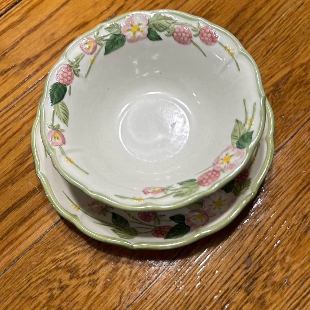 Metlox Poppy Trail Made in California bowl and dessert plate. Sculptured edges.